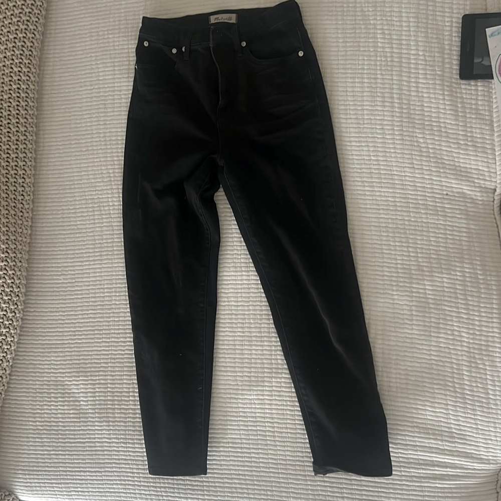 Madewell black jeans
Classic straight